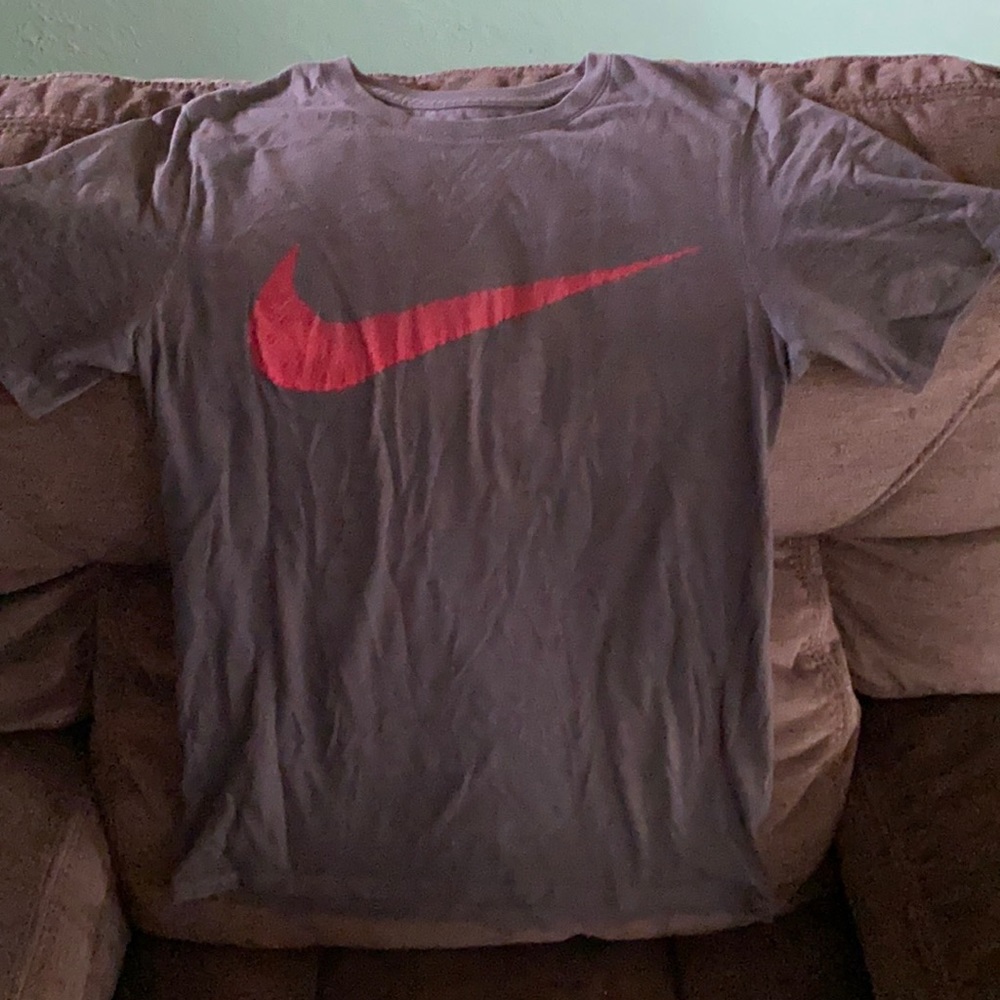 Tee shirt